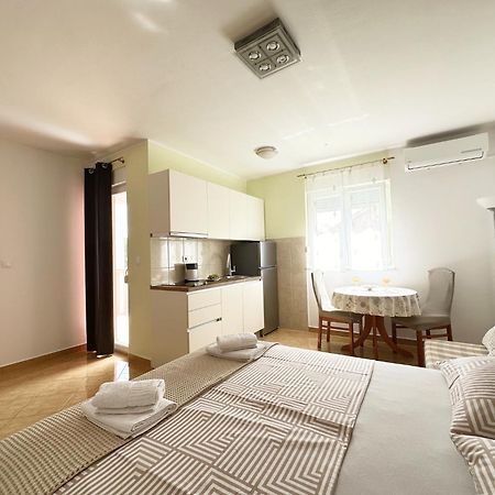 Apartments Vila Miranda Vodice Exterior photo