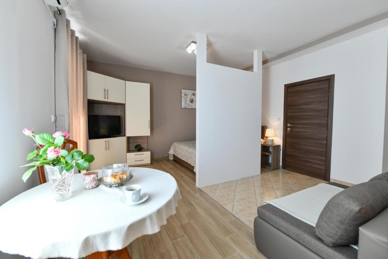 Apartments Vila Miranda Vodice Exterior photo