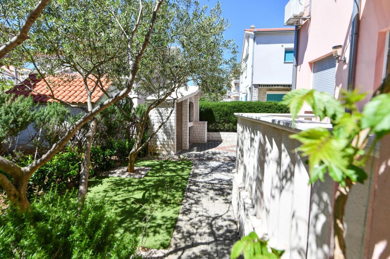 Apartments Vila Miranda Vodice Exterior photo