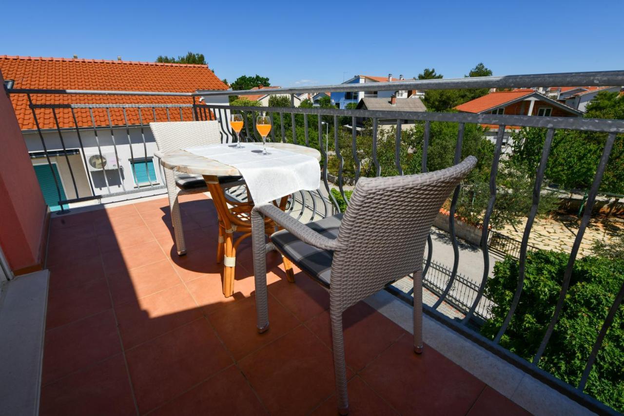 Apartments Vila Miranda Vodice Exterior photo