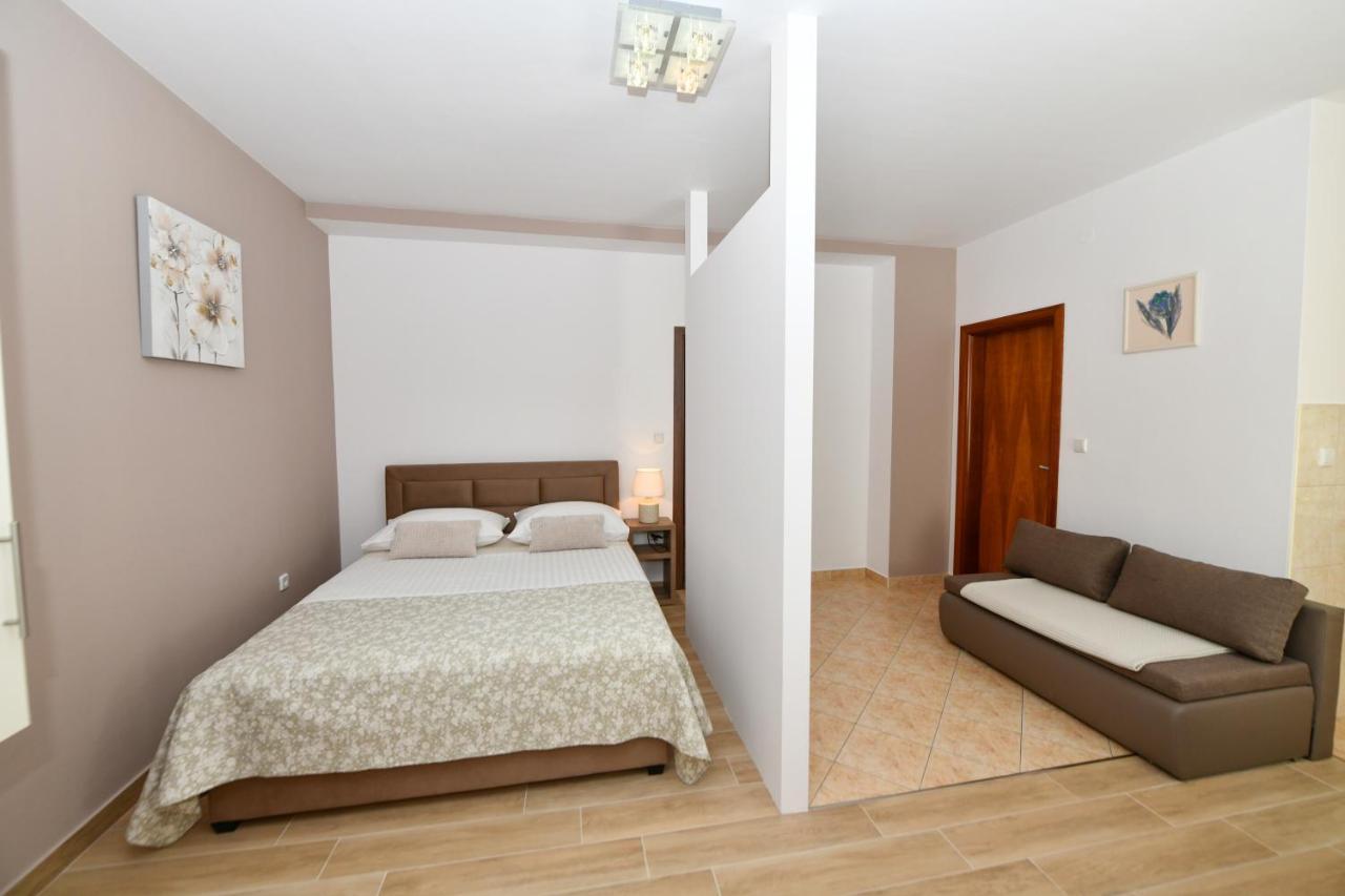 Apartments Vila Miranda Vodice Exterior photo
